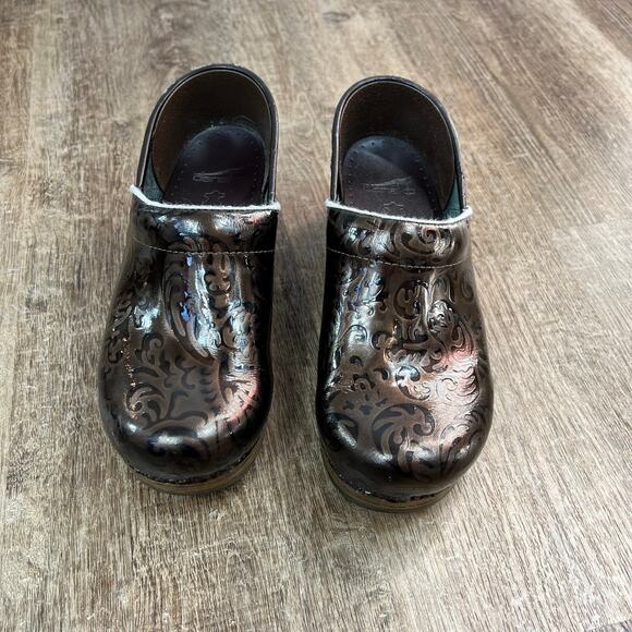 Dansko Filigree Floral Brown Leather Patent Comfort Clogs Size 38 - Picture 2 of 7